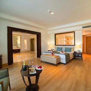 Honeymoon Suite Executive